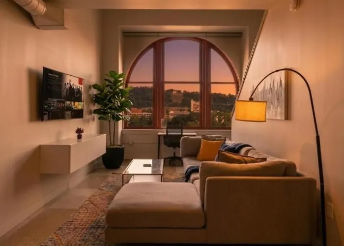 Apartment 2br Nfl Draft Sleeps 5 Parking *