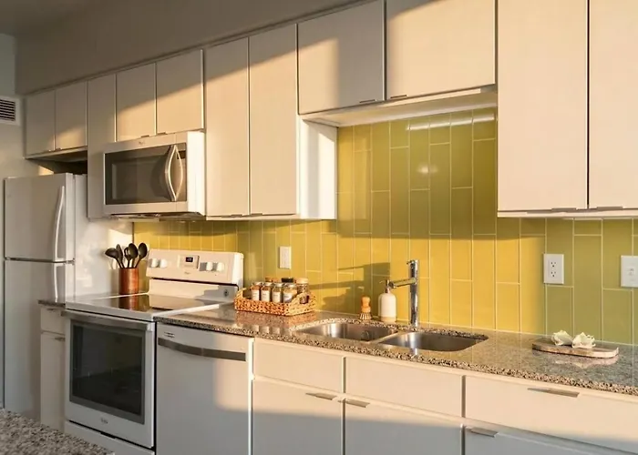 2br Nfl Draft Sleeps 5 Parking Apartment *